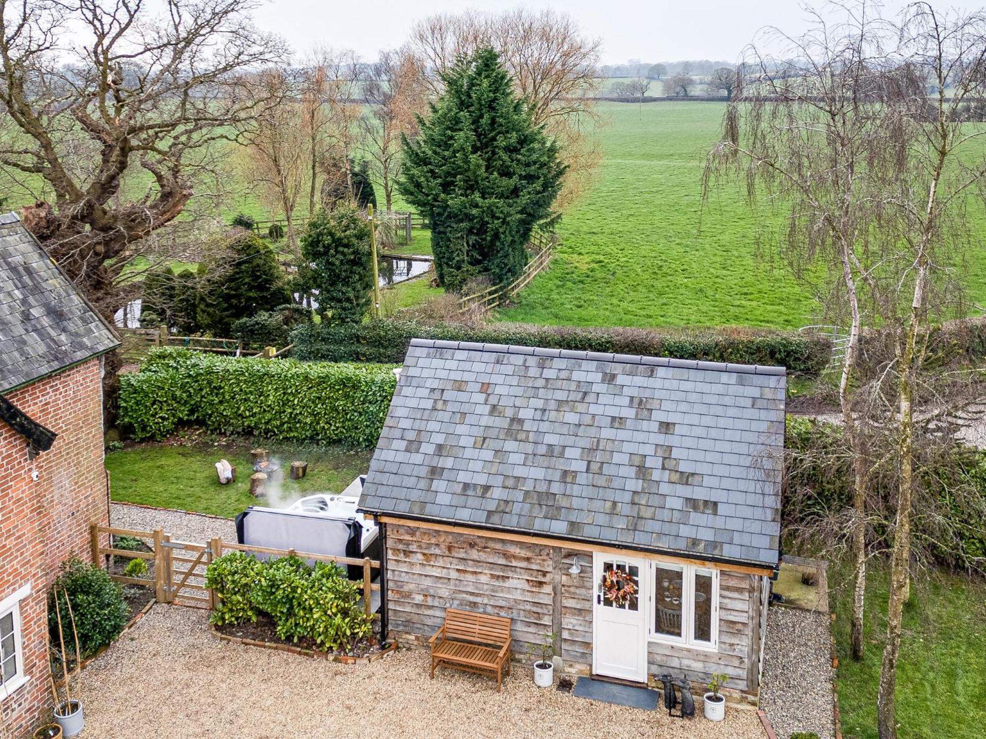 Villa Oak Tree Hideaway Whitchurch  Exterior foto