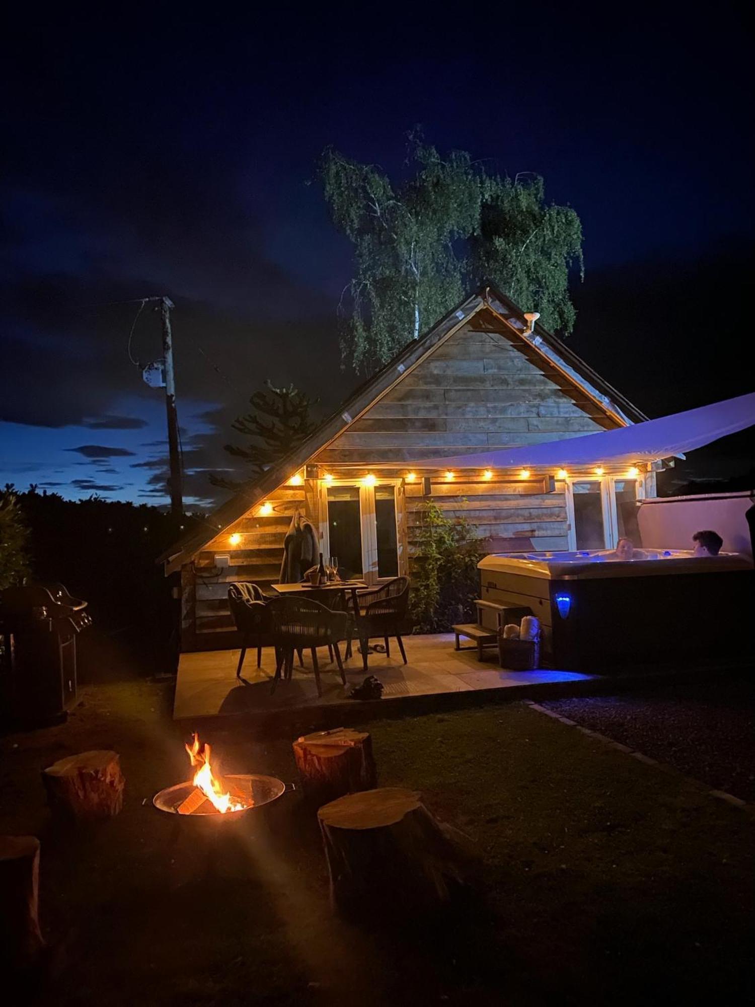 Villa Oak Tree Hideaway Whitchurch  Exterior foto